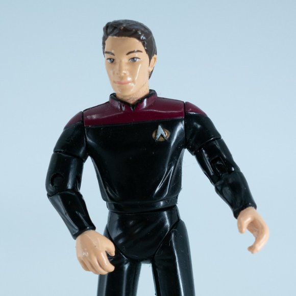 Star Trek TNG Wesley Crusher with Base & Accessories - Picture 1 of 4